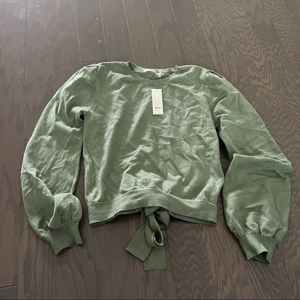 Francesca’s Mi Ami tie waist sweater size large